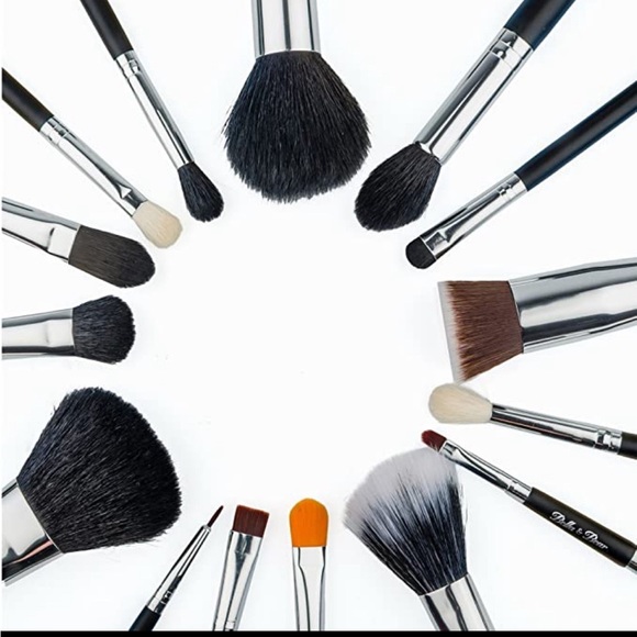 Bella And Bear Makeup Brush Set With Case - Picture 2 of 9